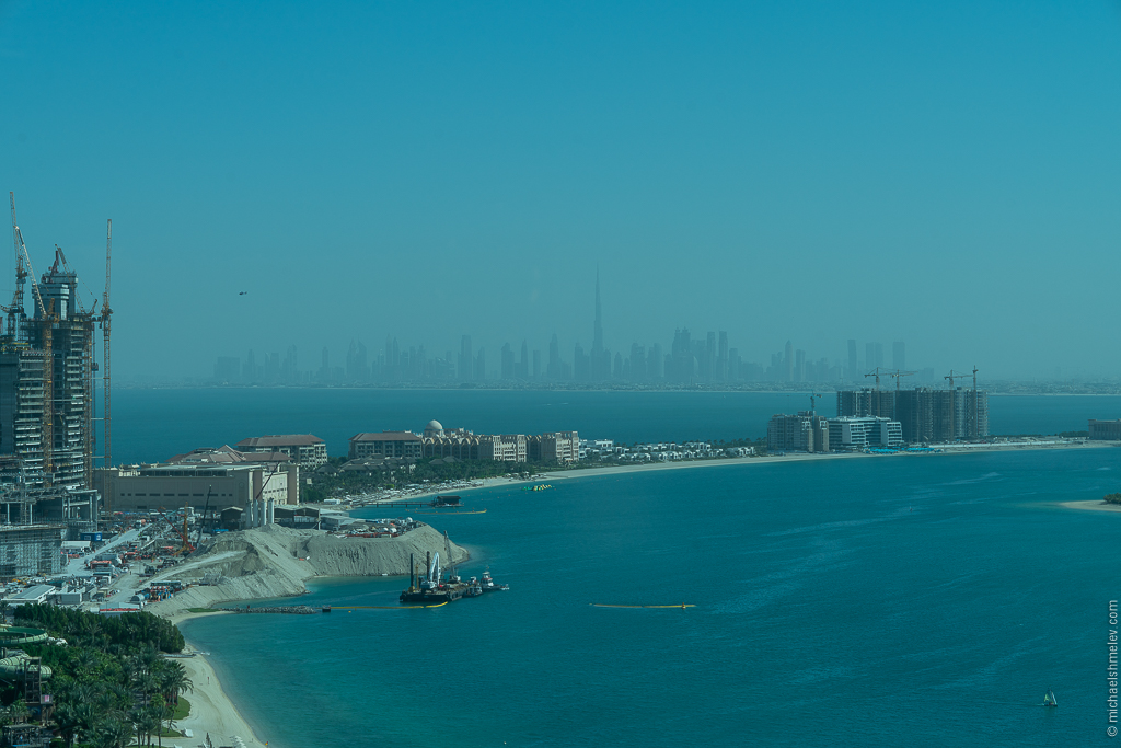 Самые амбициозные. Дубай днем. Вид из окна Дубай фото на телефон. Дубай фото с окна.